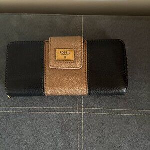 Fossil Issue No. 1954 Black and Gold leather Zip Wallet